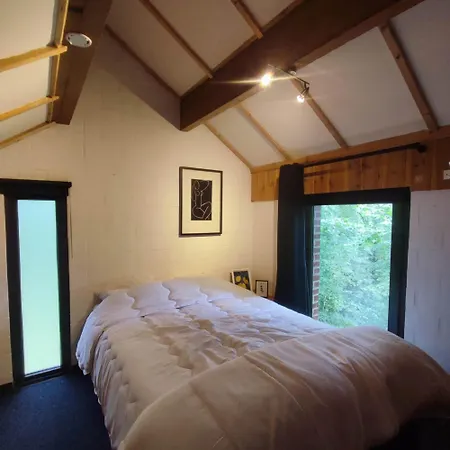 Met Sauna In De Bossen Hastiere Holiday home *